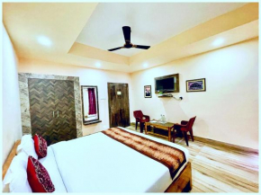 CITY VIEW HOTEL T R I P P Y - T U R T L E near park